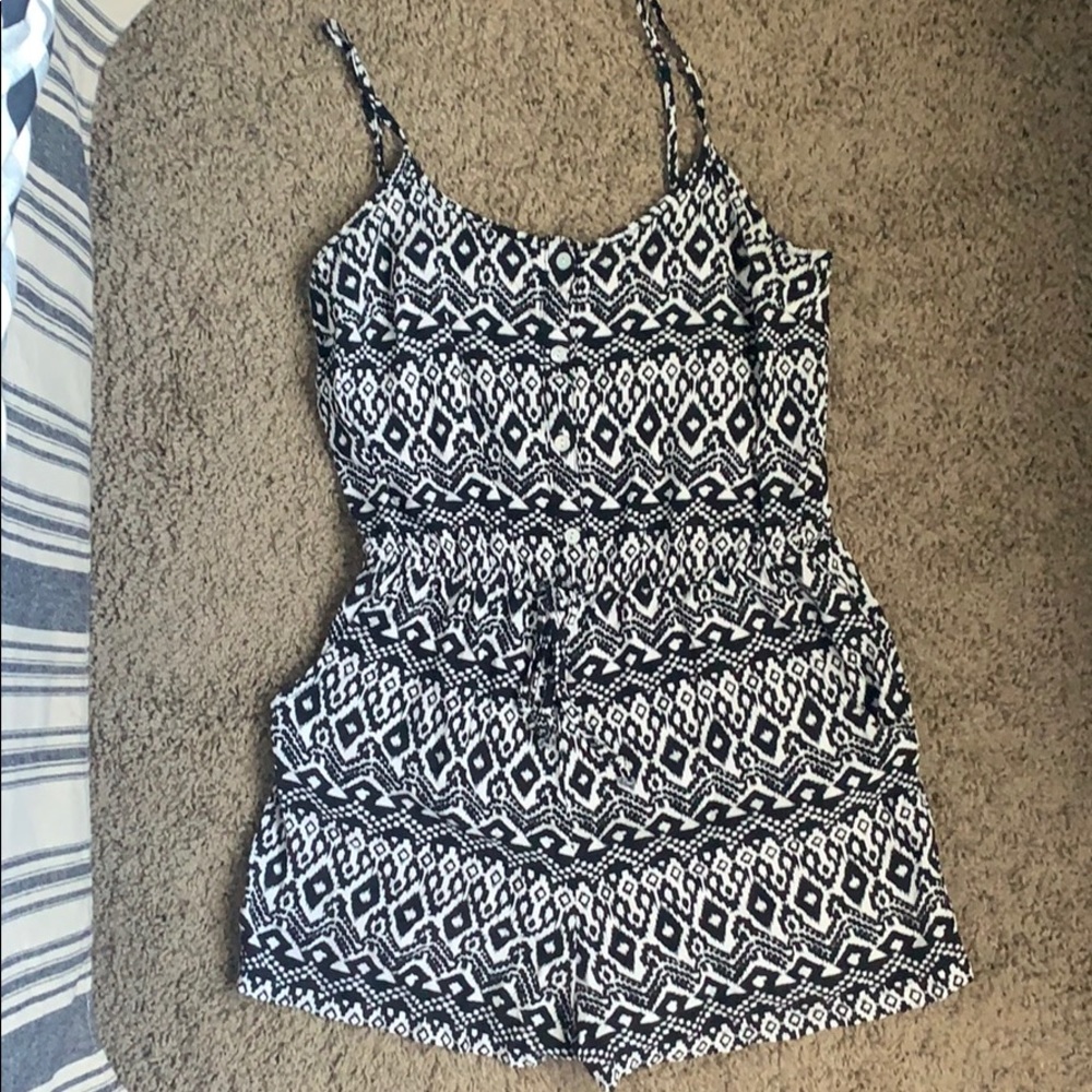 Papaya Black and White Romper 🖤